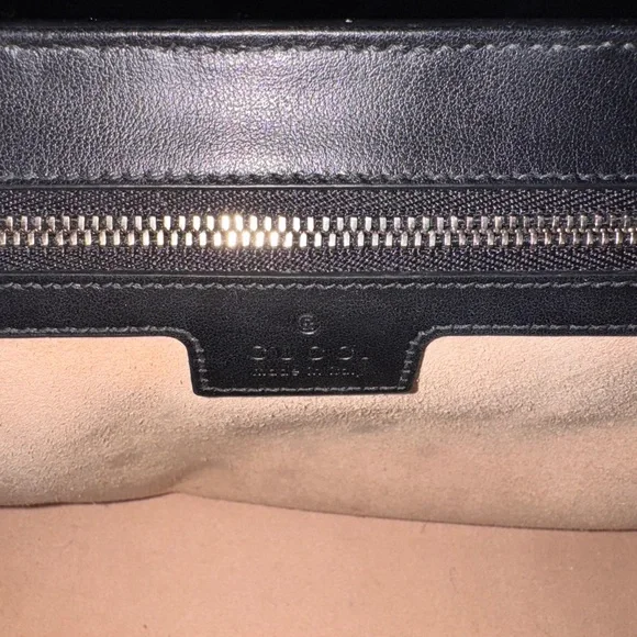 Gucci GG MARMONT MATELASSÉ MEDIUM SHOULDER BAG Black with Antique Silver - Picture 4 of 10